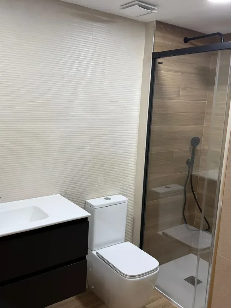 Mueble de baño en negro con espejo retroiluminado LED